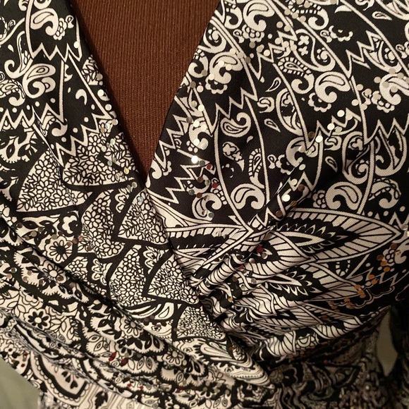 Women’s 1X print & sequined blouse - Picture 3 of 8